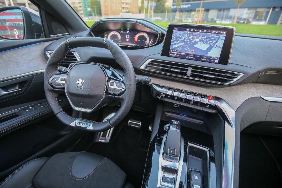 Торпедо Peugeot 3008 Anniversary 2019 года  (IT) (фото 6 из 13)